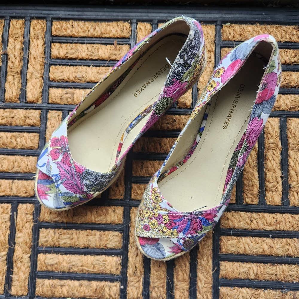 Women's Floral Espadrille Wedges - Size 6